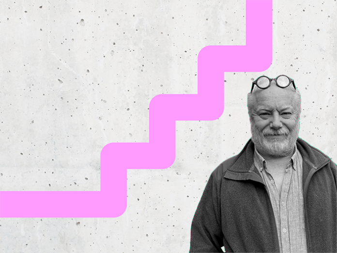 Peter Aksten, mand med briller i panden